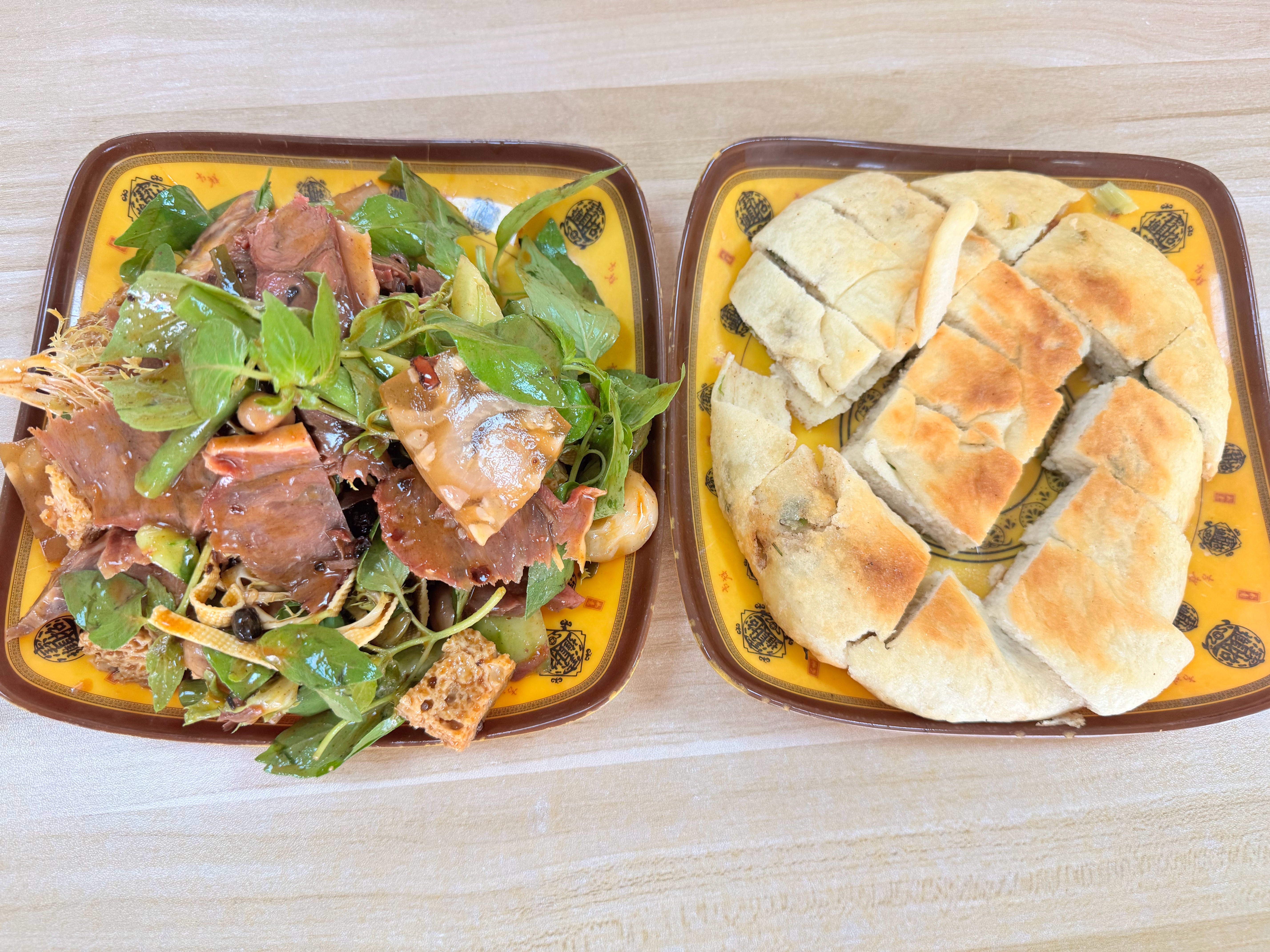 猪头肉凉菜+饼，22元，这中不中​​​