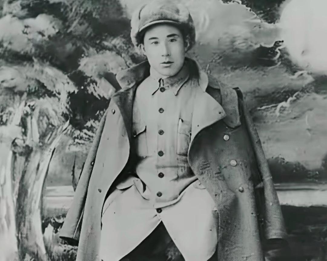 1949年，三野后勤干部夫妇遭土匪伏击，双双遇害，幼子下落不明。华东军区首长接报