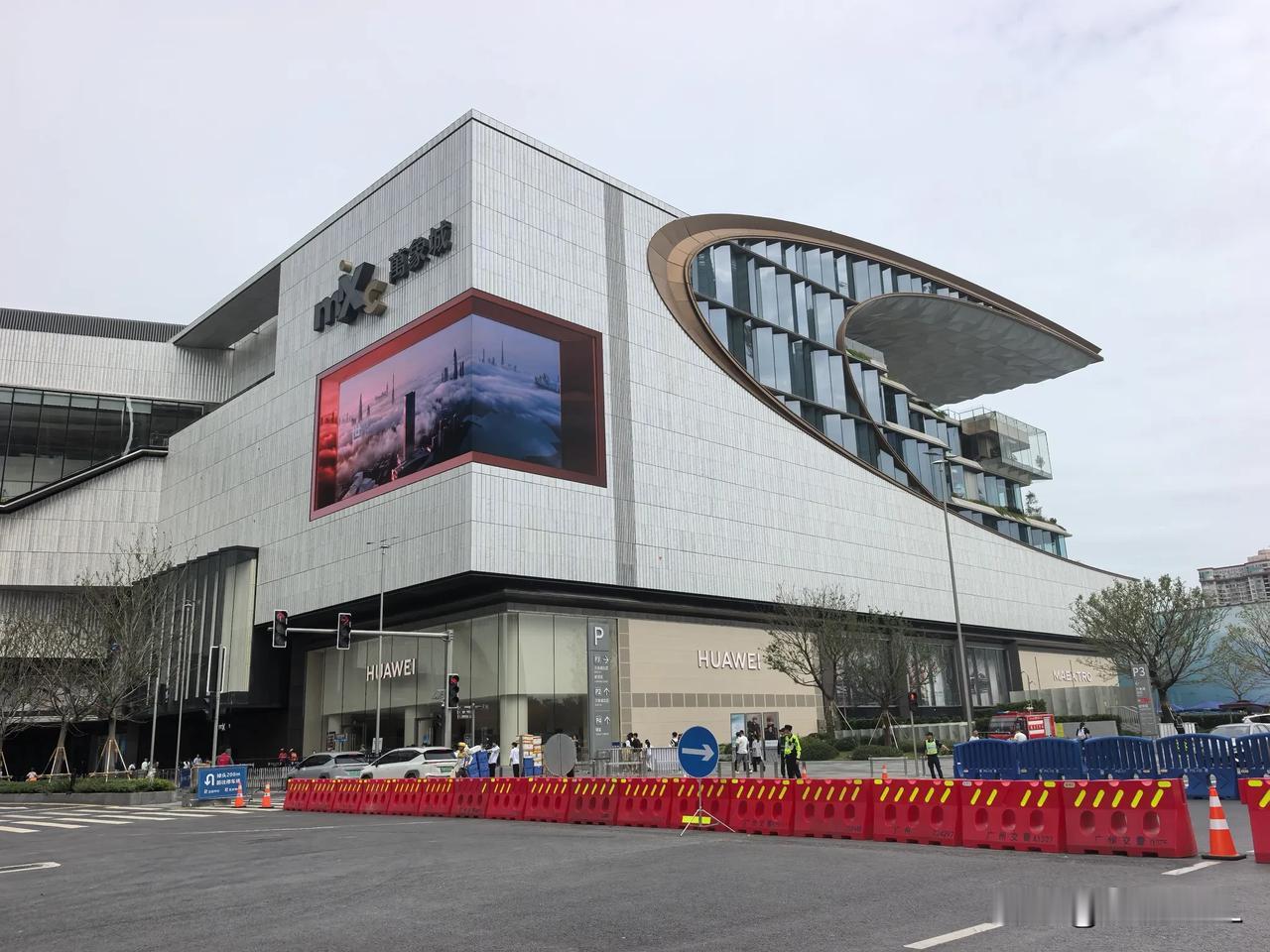 白鹅潭万象城开业第五天晒图大赛白鹅潭万象城开业第五天，发小相约来打