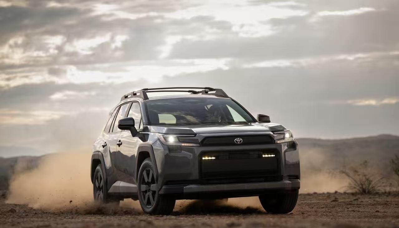 丰田这波换代好，总算是有明显的改变了。这一代的新外观设计完美的符合我的审美观