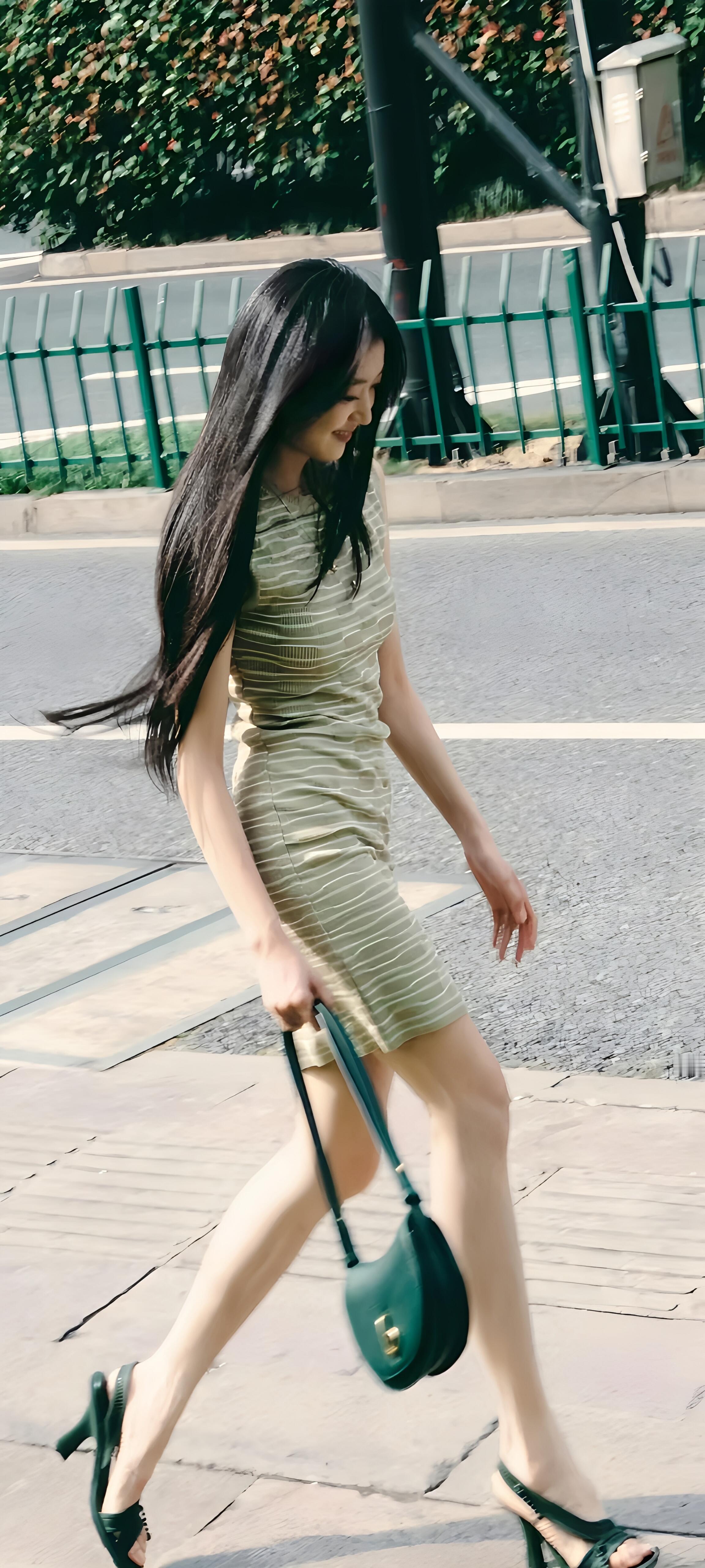 《至今没有发现腿长的缺点》孙千至今没有发现腿长的缺点