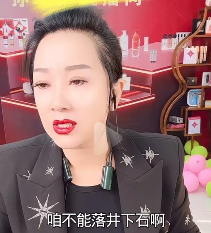 孙二娘回应谢广坤酸菜一事，说明三点问题:谢广坤卖酸菜，主打一个“传统工艺无添