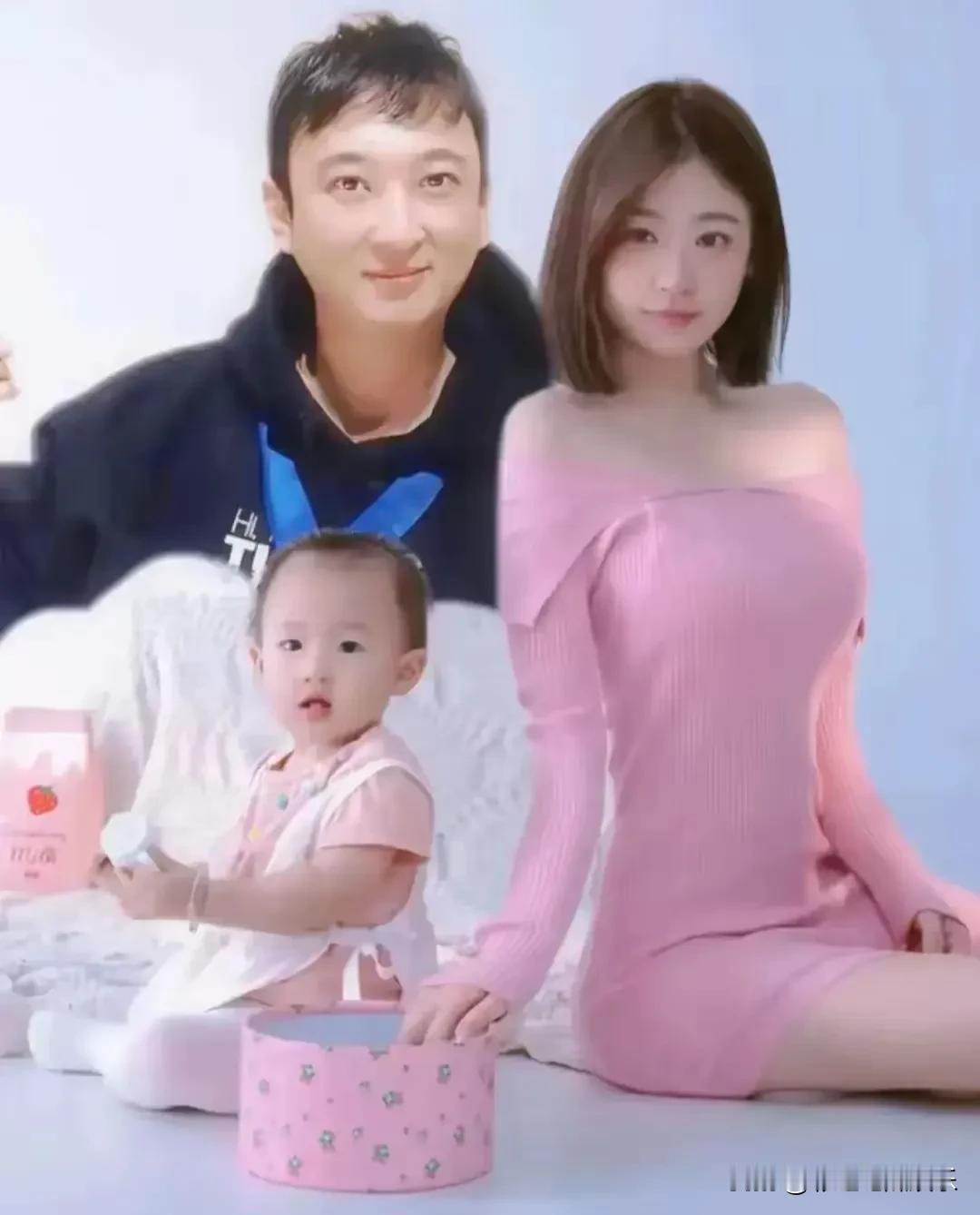 黄一鸣和妈妈因为王思聪闹翻了，看来钱真的是万恶之源，因为抚养费的问题黄一鸣和妈妈