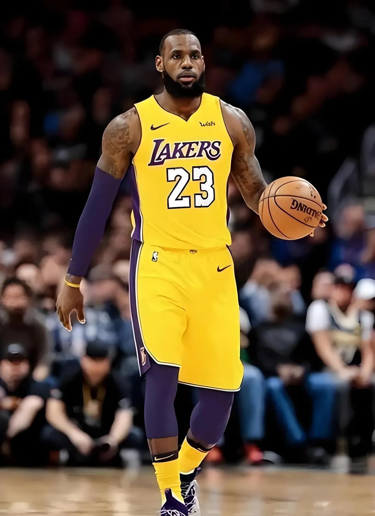 詹姆斯打了22个赛季赚了多少钱？当这个数字摊开时，连资深球迷都得倒吸口气不是因为