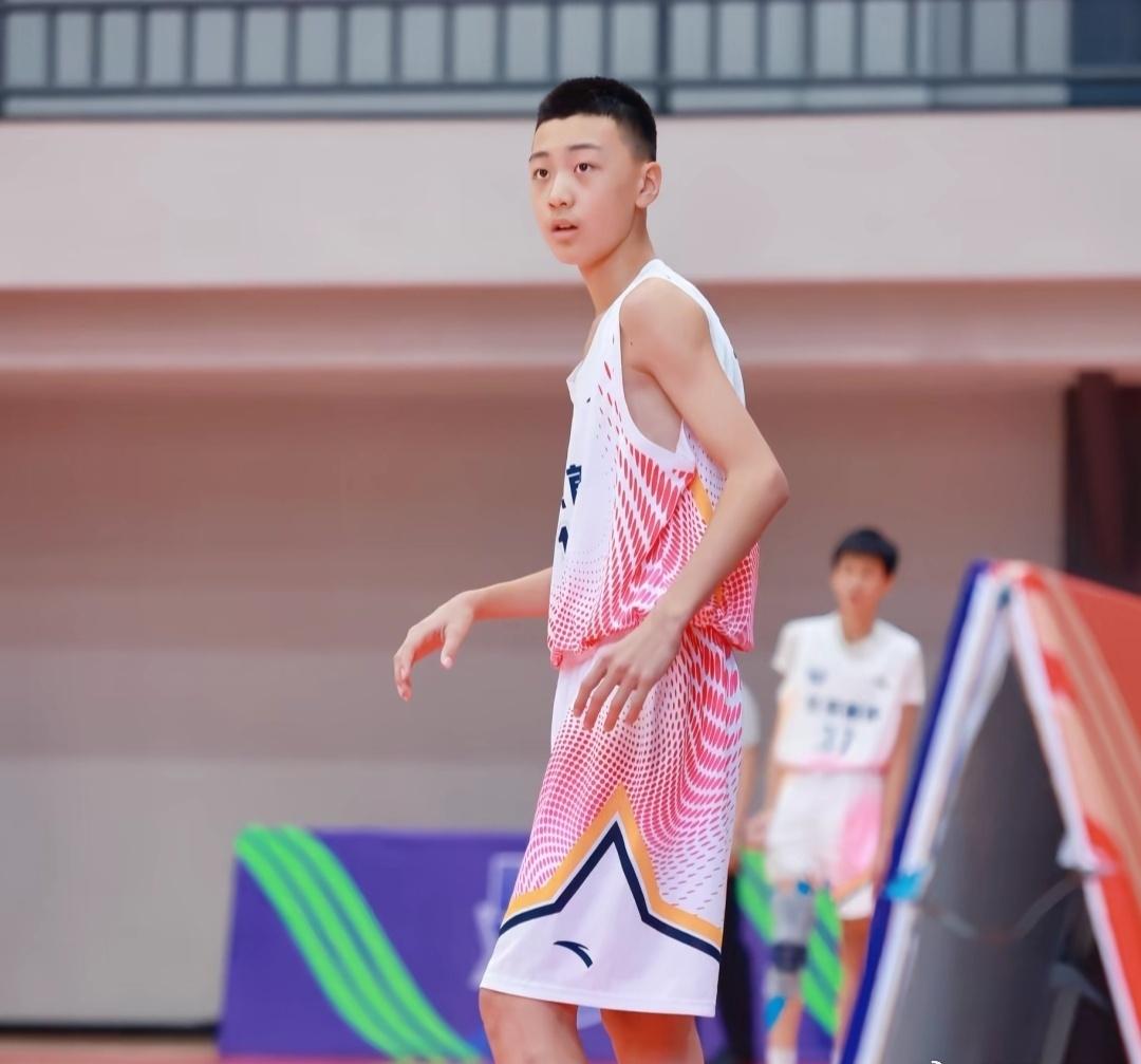 12岁大连小将跳级加盟首钢U14，球迷呼吁辽篮挖掘辽南青训沃土。一名土生土长