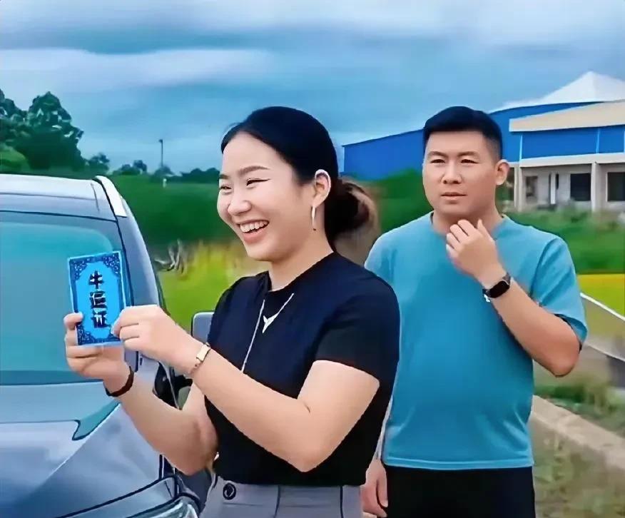 “亮证姐”事件中，作为当事一方的男司机才是聪明人，他的应对处理方式堪称“教科书”