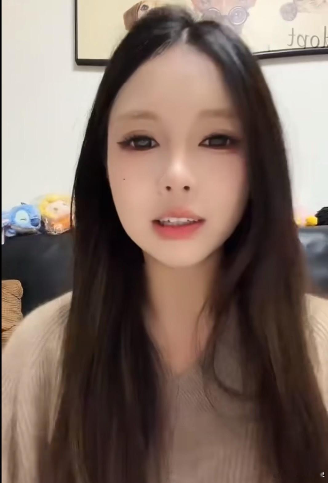 仙仙：我没有生孩子，没有结婚，没有小孩。我虽然我可能开了比较大的美颜，但是我确实