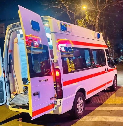 救命车变"讨伐车"？2.8万"天价救护车"真相曝光。网友怒斥：ECMO开机都