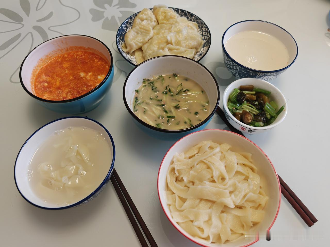 昨天和老公的晚饭吃的特别简单，主要是他打电话来说不饿，我说我也不饿，还做饭吗？