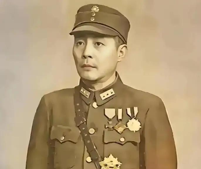 1938年，戴笠手下王牌特务诬告上将钱大钧通共，钱大钧冲进军统站当场枪毙，戴笠隐