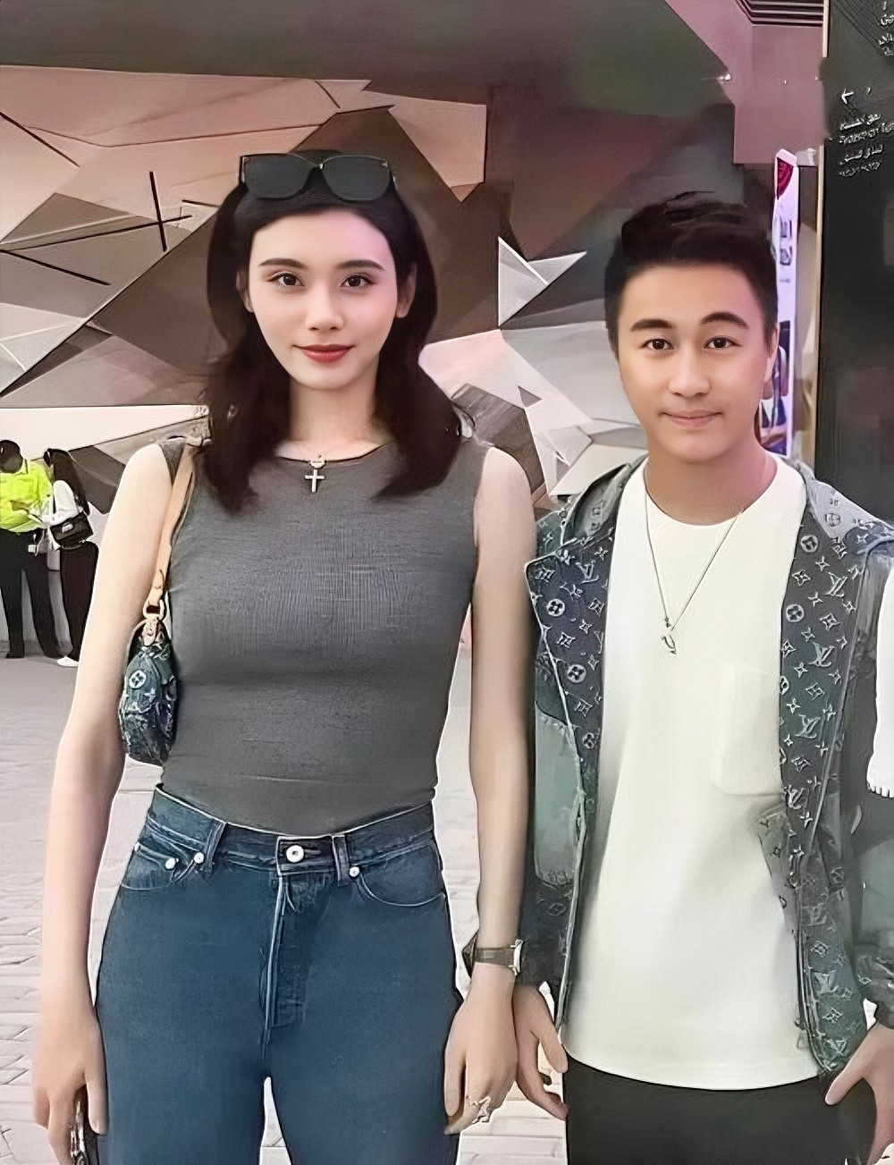 何猷君是得罪人了吗？不然怎么会一夜之间，关于他的绯闻漫天飞。有说