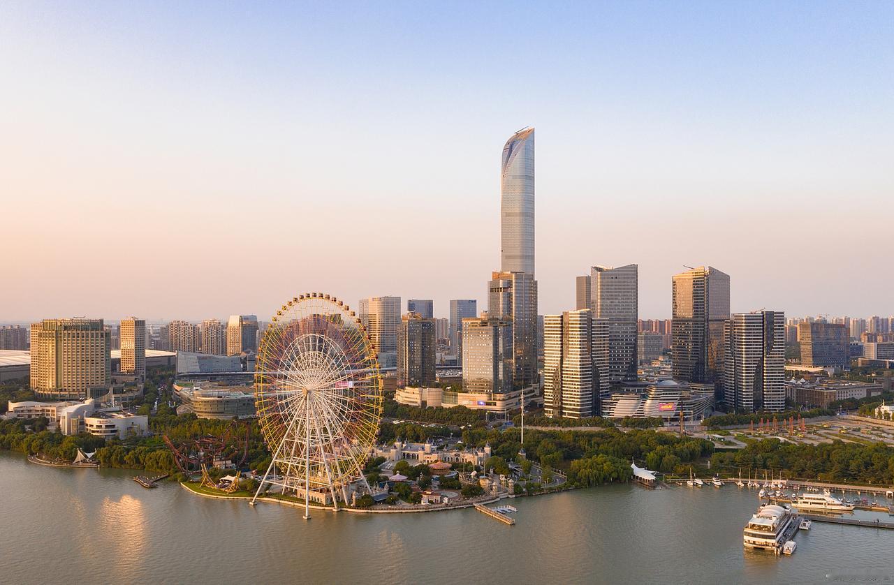 苏州每个区以及县级市基本都有自己的商务区，而且发展的都蛮好的，这在全国都少见。就
