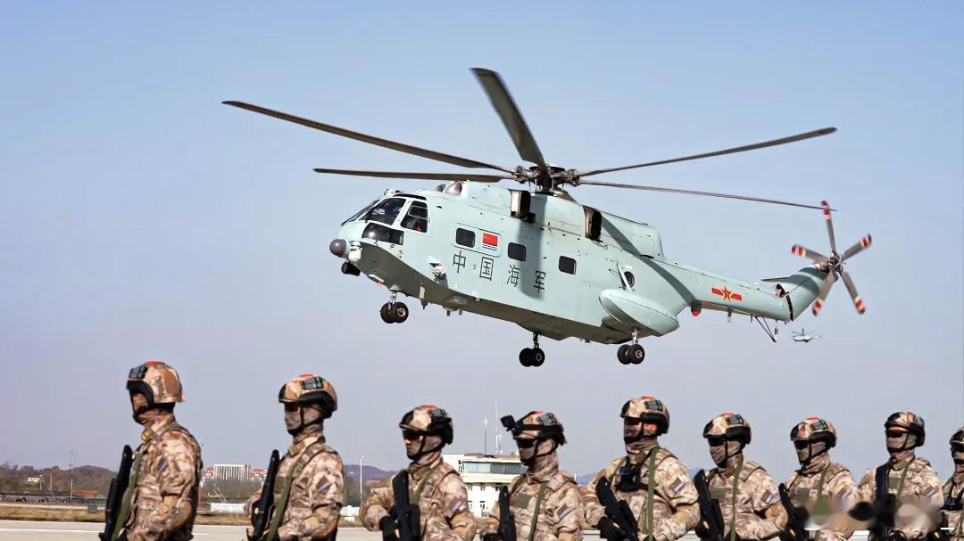 海航大某团与某训练基地联合举行直升机滑降突击训练