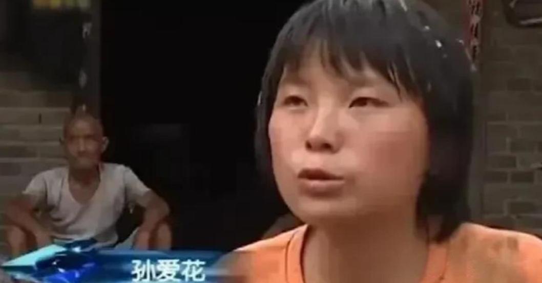 2009年，河南中牟，包工头老刘一到工地，就被18岁女孩拦住，老刘吓了一跳，连连