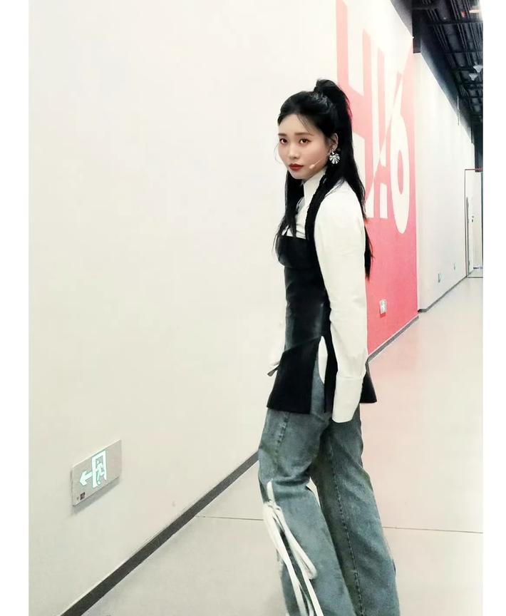 李雪琴真的会哭晕！减肥30斤的逆袭成果，被一部《折腰》全干废了。结果《折腰》一上