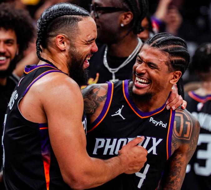 狄龙布鲁克斯怎么也没想到，他在火箭和太阳的差距这么大！1，上赛季在火箭，主教练