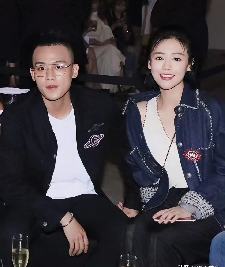 导播一剪，网友就嗑疯了。欧豪看了眼马思纯，评论区直接穿越回2017。可人家俩