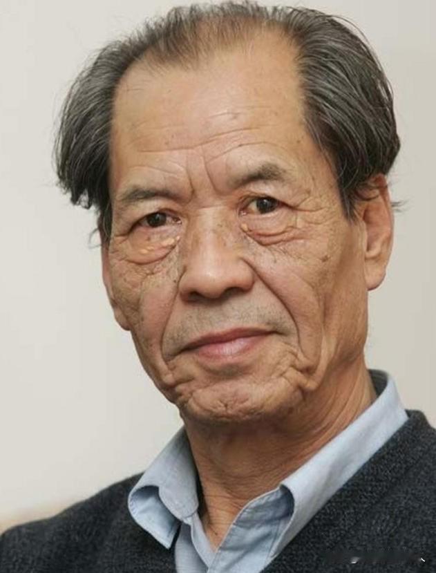 1993年，6年没有收入的陈忠实在家闲坐。突然一通电话打来，接完电话后，整个人瘫