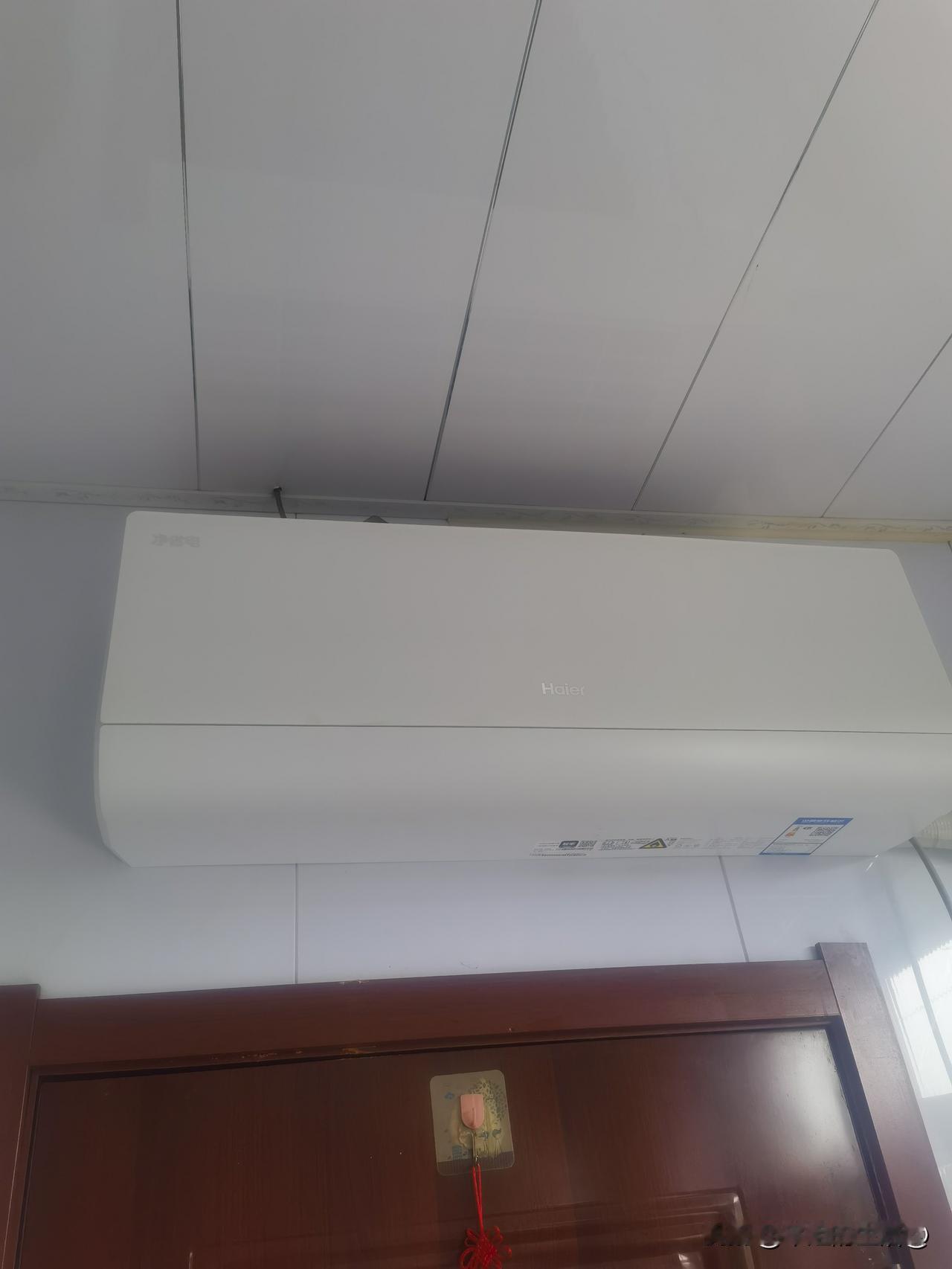 我把手机调静音了。听听因为啥吵起来了。原来是因为打空调。公公说打29度半冷，于是