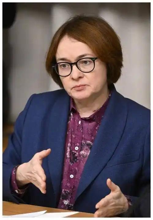 普京背后高人终于浮出水面。这个人不是别人，就是俄罗斯的央行行长，纳比乌琳娜。很多