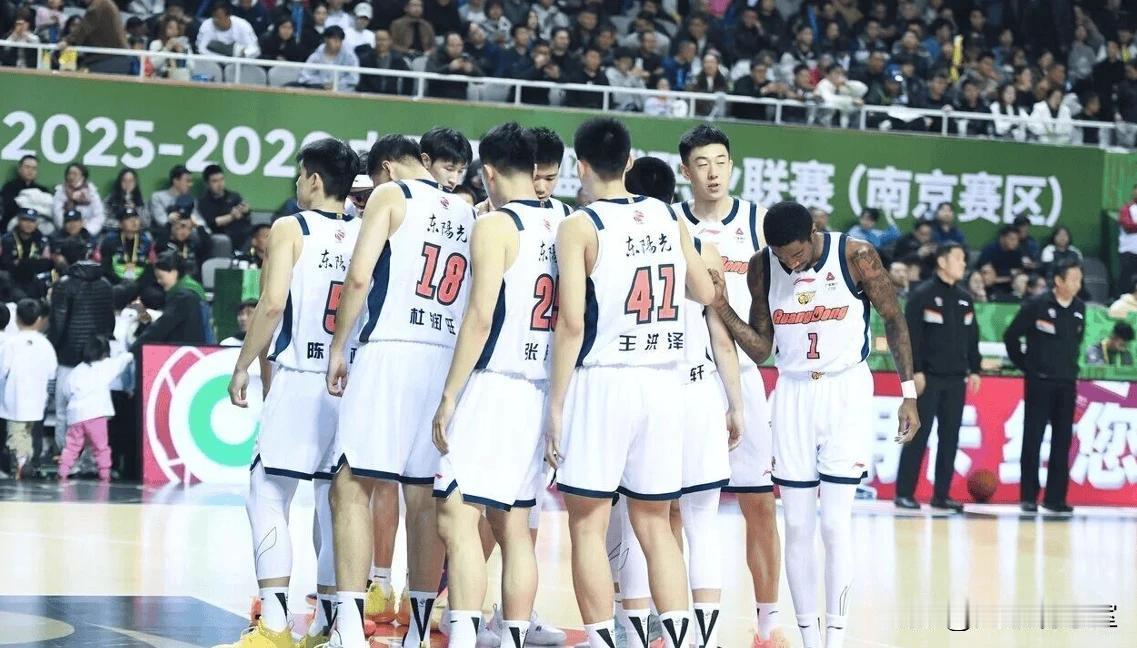 凶多吉少！广东今晚主场战上海大概率要输，三个理由1、上海有点类似北京，阵容高大