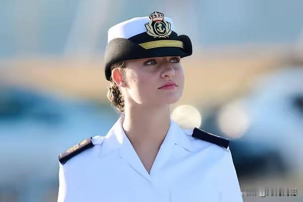 西班牙国王的大女儿，的确可以用国色天香来形容她的颜值和气质，也许从小生活在王室之