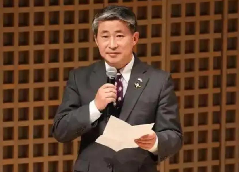 薛剑这回真是“越战越勇”，一句“中国有权驻军日本”直接把日本新首相高市早苗给整不