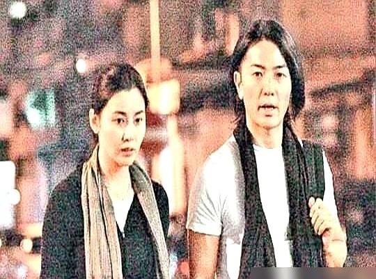 郑伊健这哥们儿，真把日子活成了私人定制。导演捧着金山银山求他出山，他直接一句