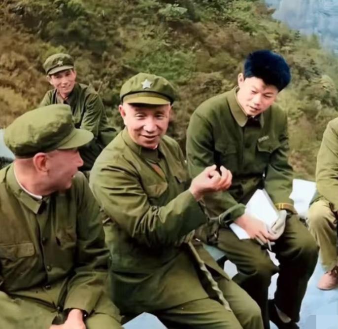 1978年，71岁粟裕大将重回安徽黄山谭家桥，与随行将士们坐在山巅交谈，感叹到：