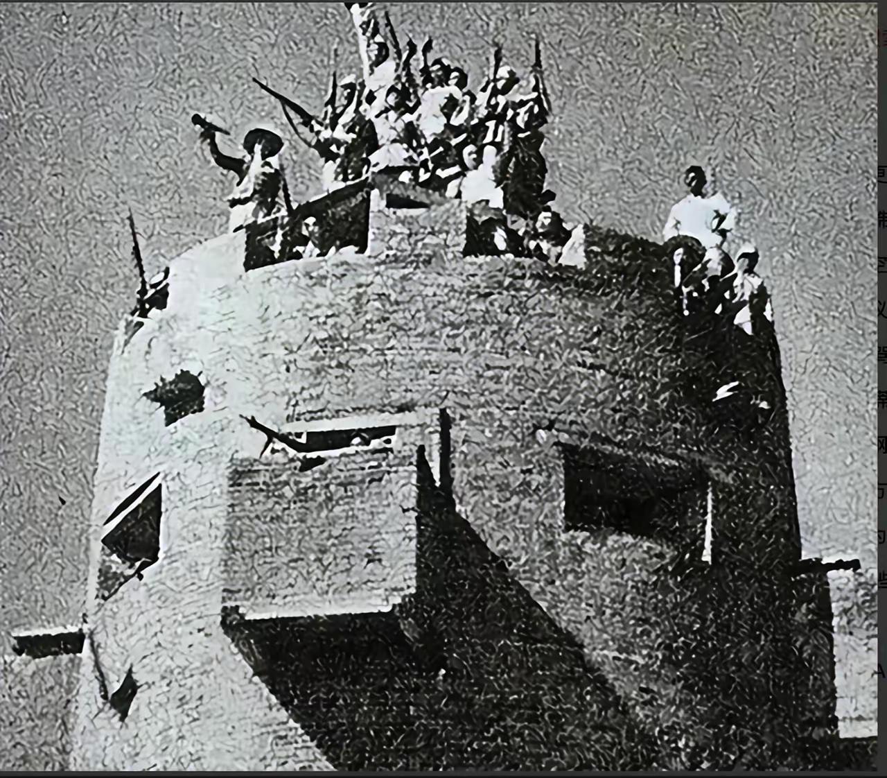 1944年那会儿，小日子过得不怎么样的日军缩在炮楼里，怎么打都不出来，八路军战士