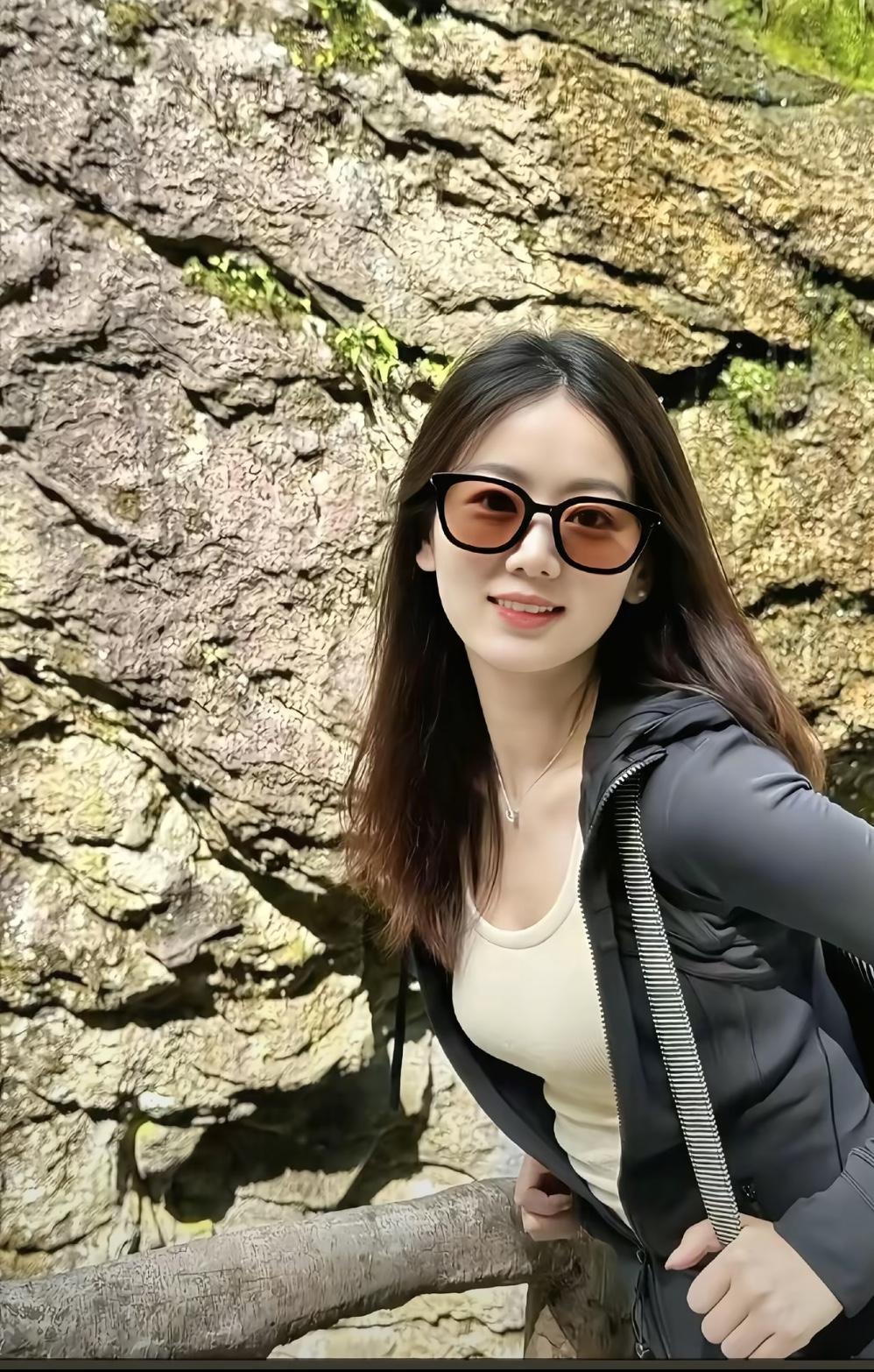 今年喜欢过一个很丰满的女孩子，她也喜欢我，我们聊的还算开心。只