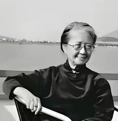 她102岁，从不体检，喝隔夜茶，患癌不化疗，医生追问秘诀，她只说了两个字：知足。