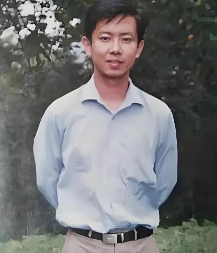 “我宁可去死也绝不道歉”在乡镇教书19年的优秀教师，在亲吻自己孩子后便从长江大桥