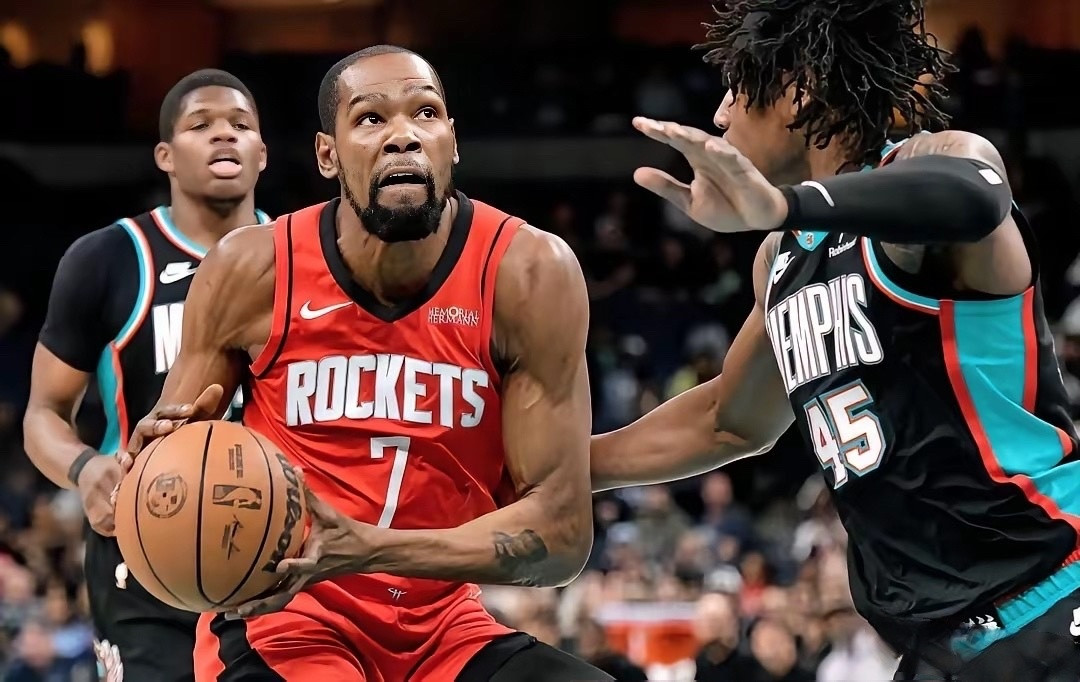 火箭赢了灰熊，但没啥可高兴的！火箭和实力不强的灰熊打得难解难分，乌度卡为让火箭赢