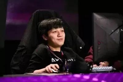 DOTA2:皮鞋新东家和老东家聊皮鞋无担当啊绿对于枫哥选皮鞋作为建队核心表