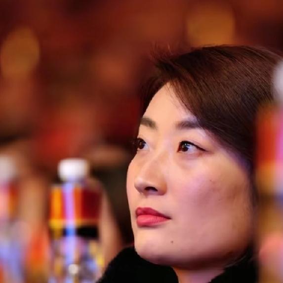 宗庆后时代温暖如家宗馥莉改革人心凉半截老员工盼企业重振宗馥莉财产之争在