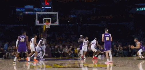 湖人又一超巨诞生，里夫斯复出(第二场)即巅峰！湖人主场119:115力克76人！