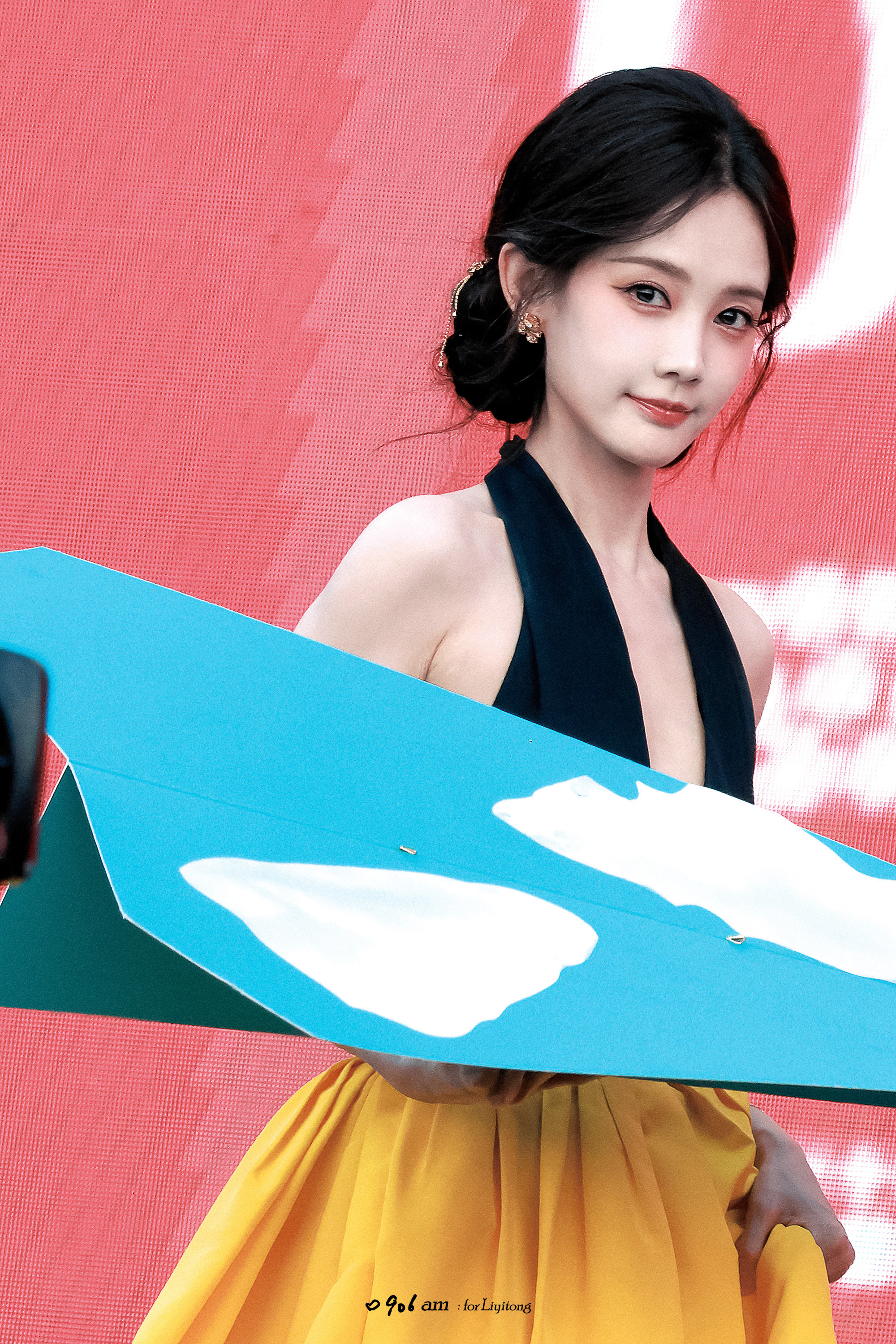 李一桐正太扭腰李一桐在复制粘贴的时代，你是手写的诗