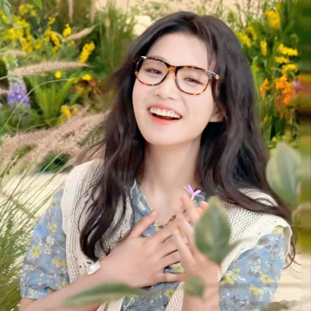 卢昱晓噜噜晓🍥｜明媚感卢昱晓｜​​​