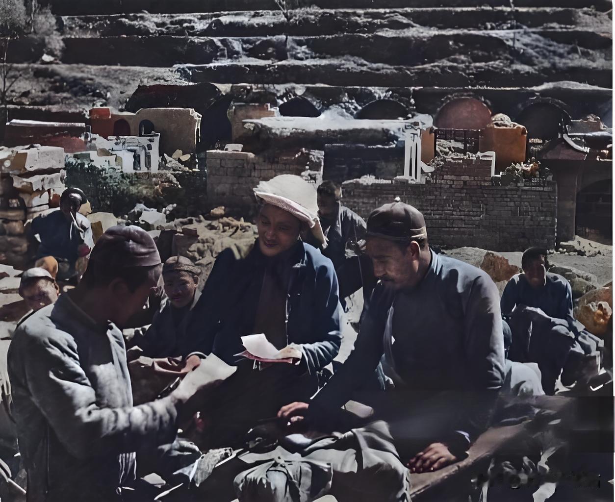 1943年春，晋察冀边区北岳区遭遇百年未遇的大灾荒。日军"三光政策"与持续干旱叠