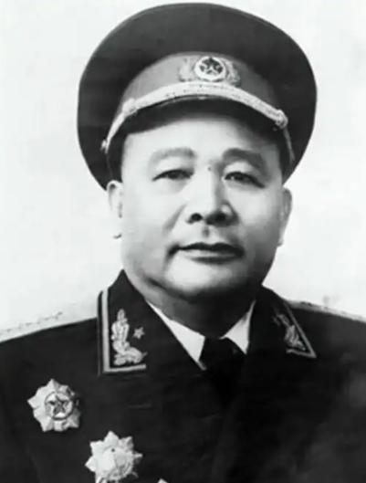 1937年，徐海东率部伏击了日军20多辆卡车，在清点战利品时，战士们却愣住了，步