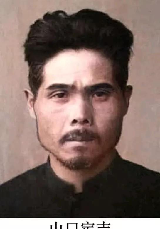 木棒没有将妇女捅死，日寇竟拿来一根扁担​松吉曹长把木棒捅进妇女的XX，见她惨