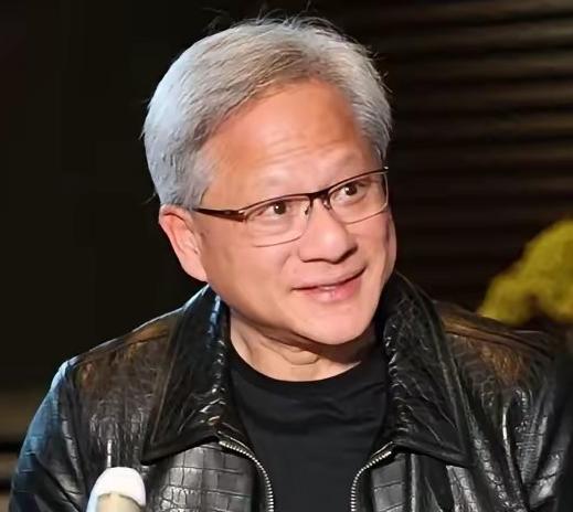 5月15日记者问黄仁勋:为啥几十年穿同一款黑皮衣？他笑着说：“都是我老婆干的！我