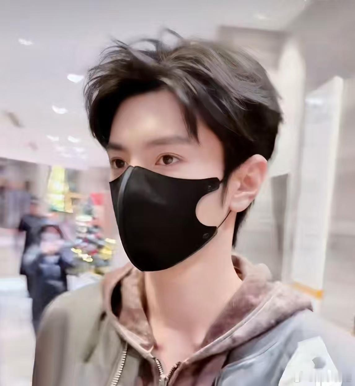 陈哲远大侦探录制忙到凌晨五点下班陈哲远在《明星大侦探》第11季第三、四案录制昨天