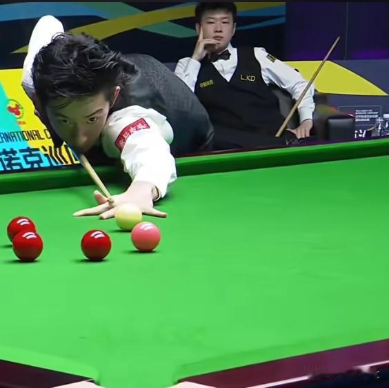 悬念犹存！晚上的决胜阶段再见分晓。2025斯诺克国锦赛，赵心童与吴宜泽的半决赛