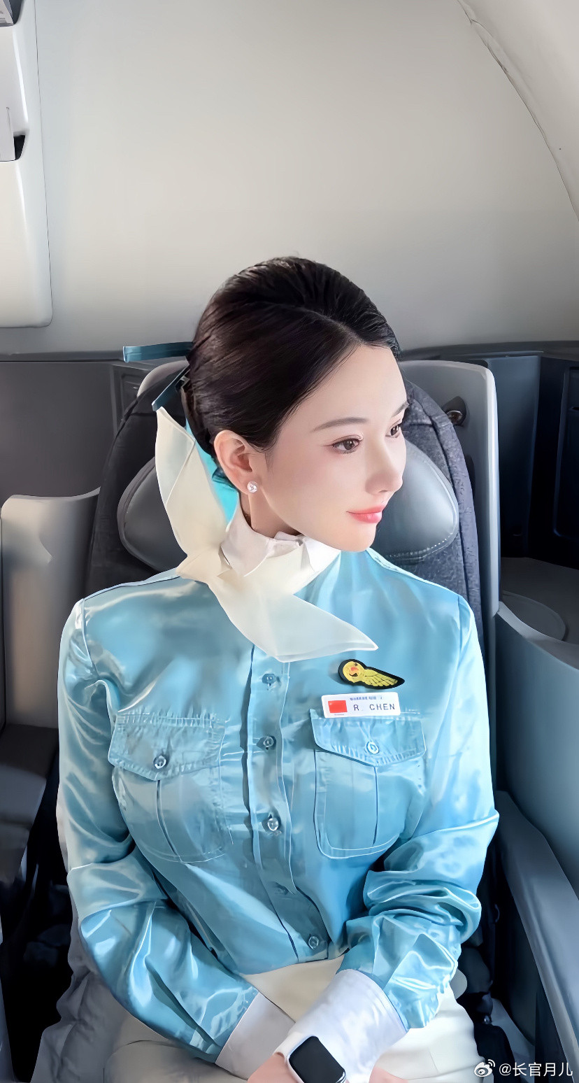 喜欢这样颜值的空姐吧。