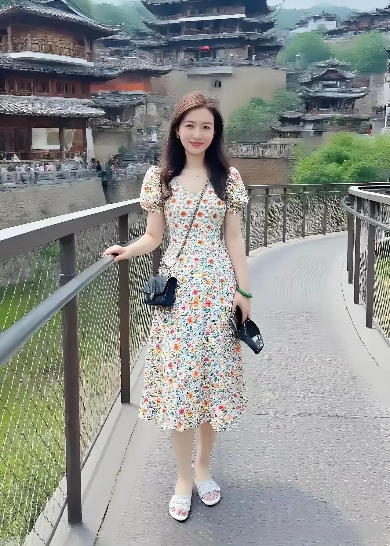 45岁了这模样还可以吧！以前总不懂“美不胜收”啥意思，现在明白了：就是美得太扎眼