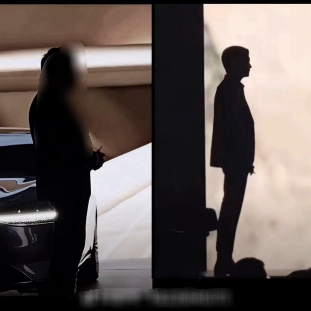 一个是被随手拍，一个是有意为之，普通人更像左边，没那么多讲究，两脚沾泥才能把事办