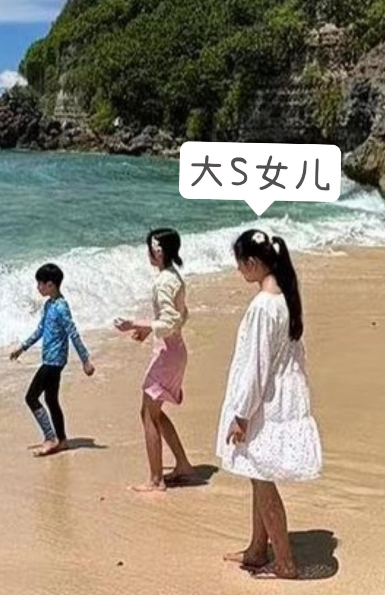记得小s的女儿穿得很随便去她家，汪就说我们的女儿以后不能这样穿，还有小s女儿要
