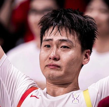 中国男篮队长赵睿：冲击奥运会的目标始终在我心中，想努力再拼一把。赵睿在其社媒透露